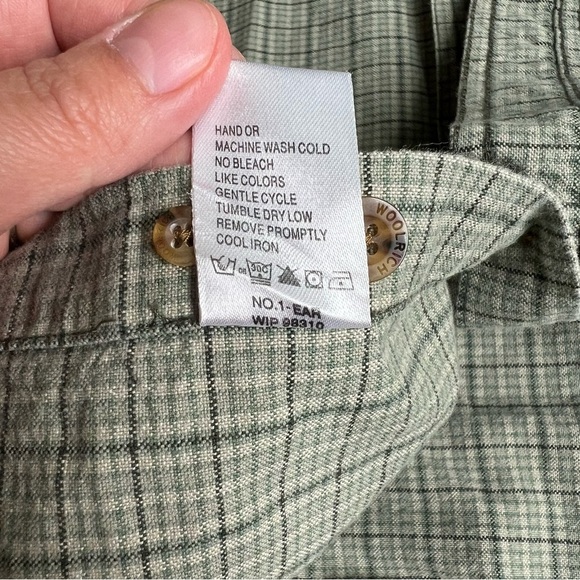 Woolrich Men’s Flannel Button Up Green & Black Plaid Shirt, Size Large - Picture 7 of 9
